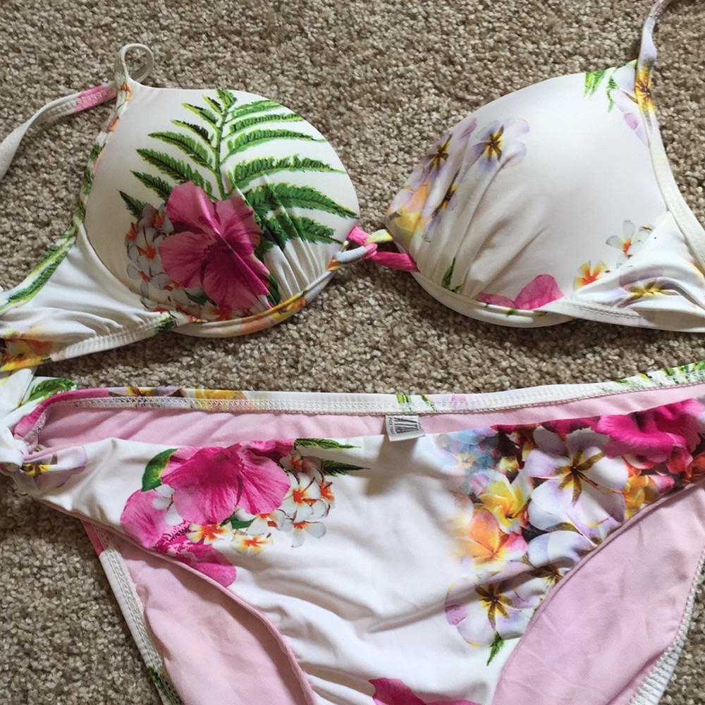 Barely worn large Athena swimsuit with underwire